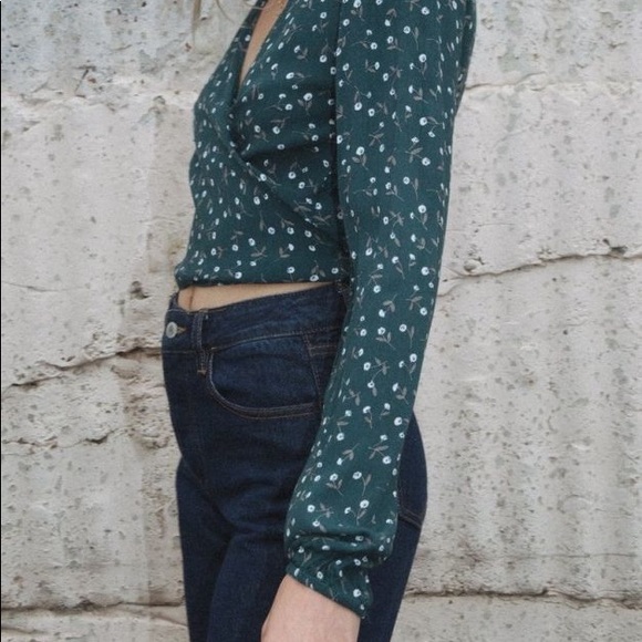 Brandy Melville | Floral Tie Crop Top - Picture 2 of 4